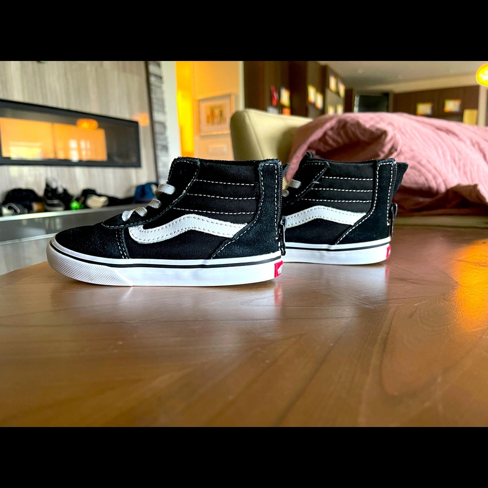 Toddler hi top VANS sz8